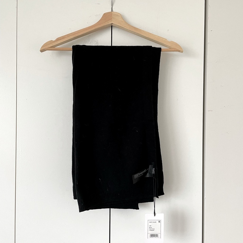 100% cashmere black scarf / brand new and tag still on.
